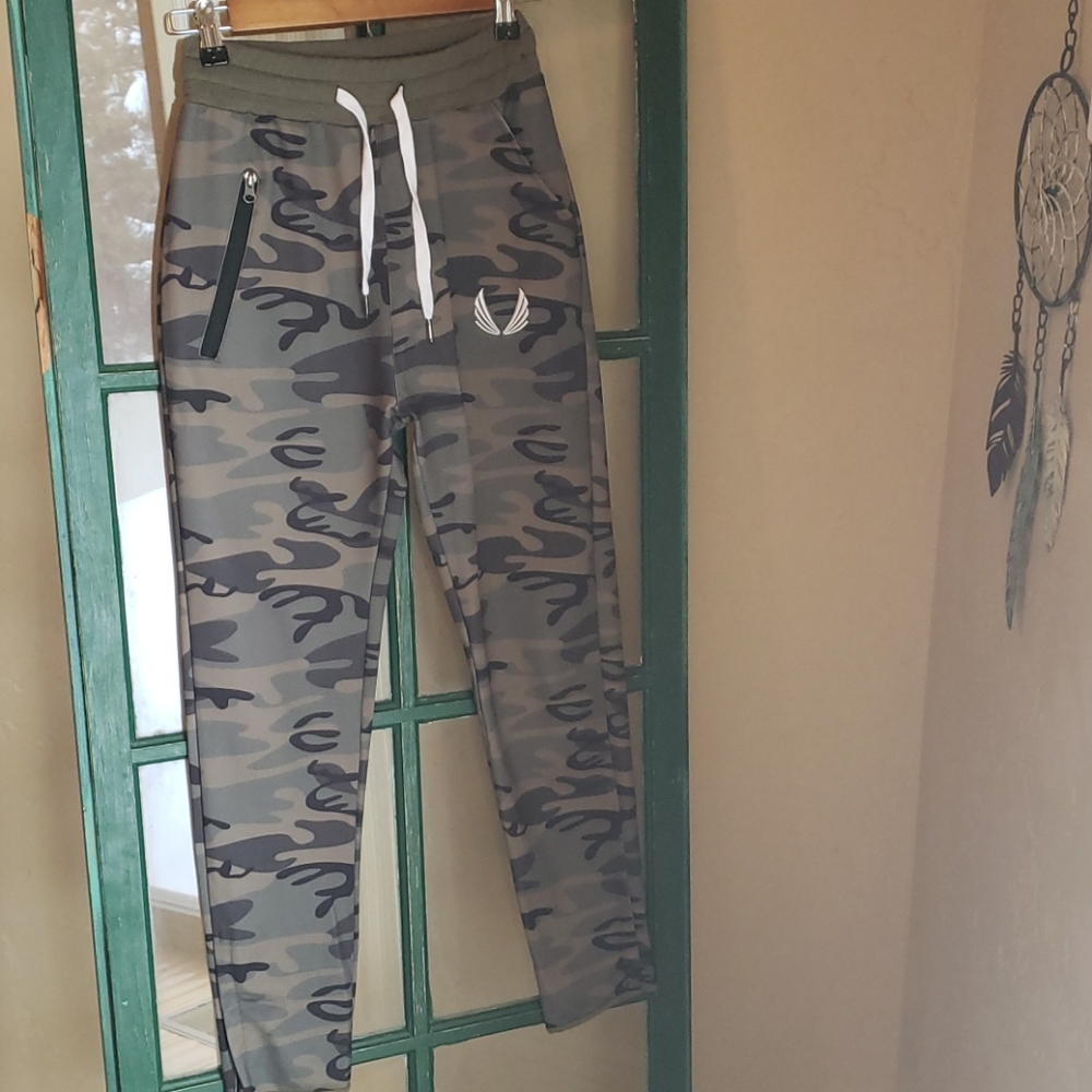 Gymshark M camo like new joggers